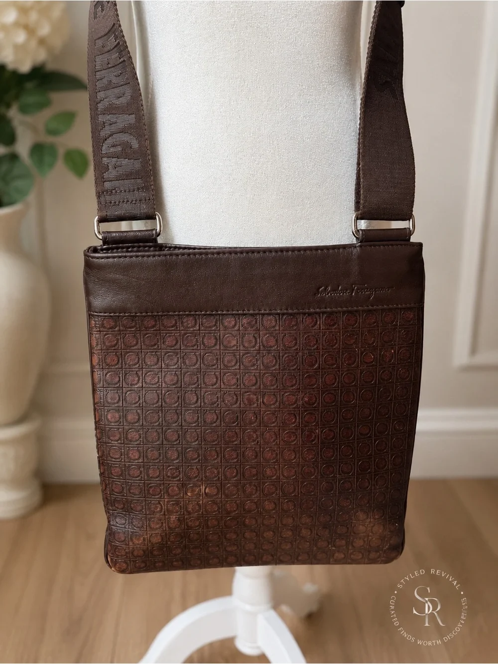 Salvatore Ferragamo Gamma Gancini Leather Crossbody Messenger Bag Brown Unisex